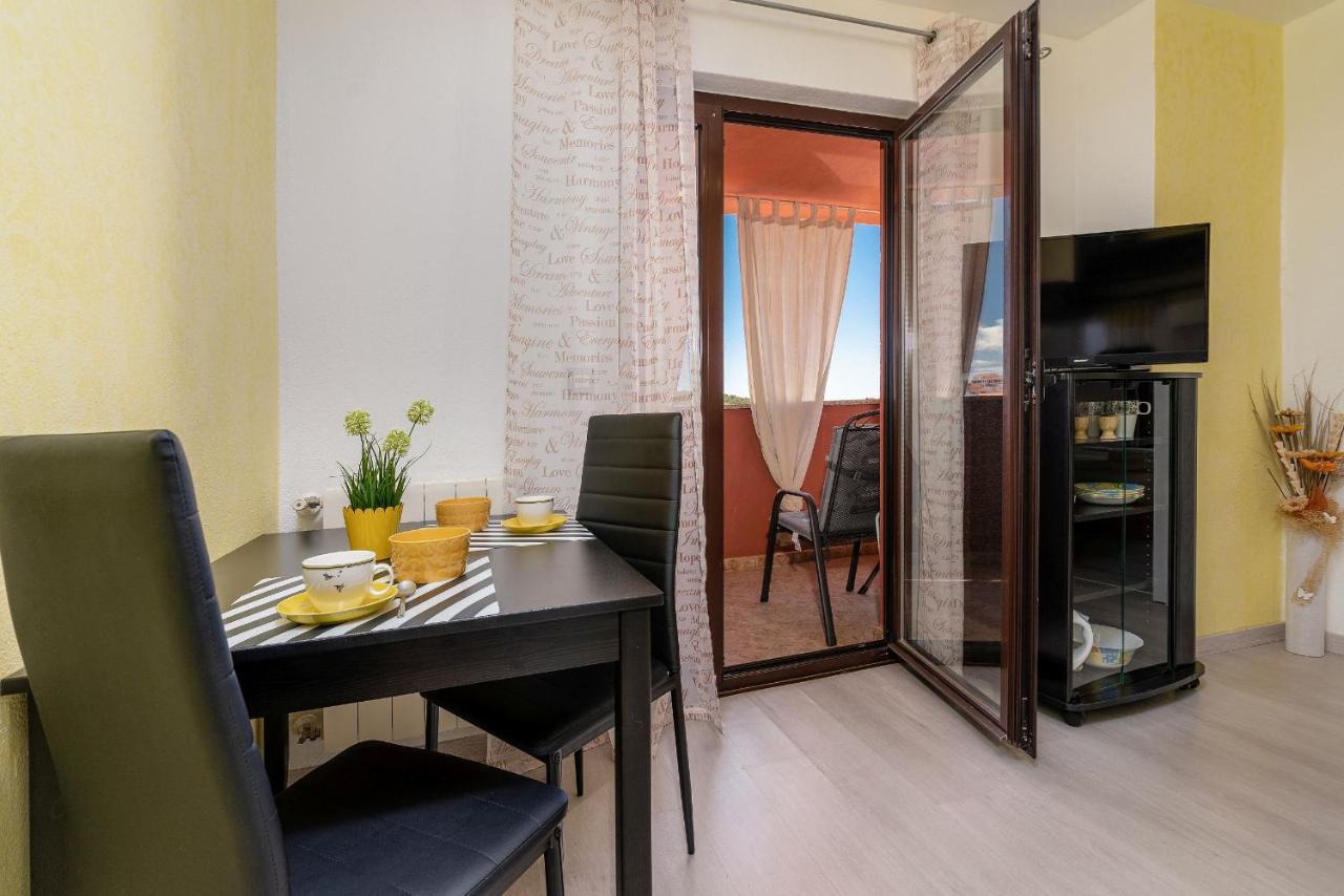 Apartments Miri فيرسار المظهر الخارجي الصورة